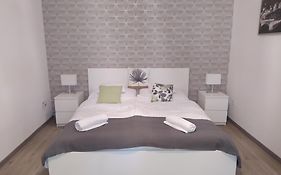 Lady Mabel'S Apartment Near To Arena, Puskas Stadion And City Park, With Guarded Parking Place