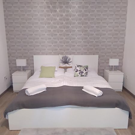 Lady Mabel'S Apartment Near To Arena, Puskas Stadion And City Park, With Guarded Parking Place Будапешт Экстерьер фото